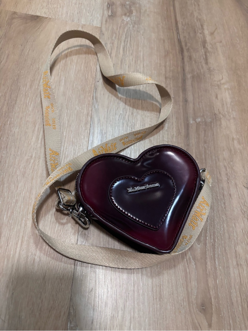 Dr.Martens Mini Heart bag CHERRY RED shoulder bag AD092601 size 12.5×15×4